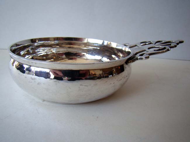 A Childs' Silver Porringer by Joseph Moulton (1744-1816) Newburyport, Mass., circa 1785 — image 2